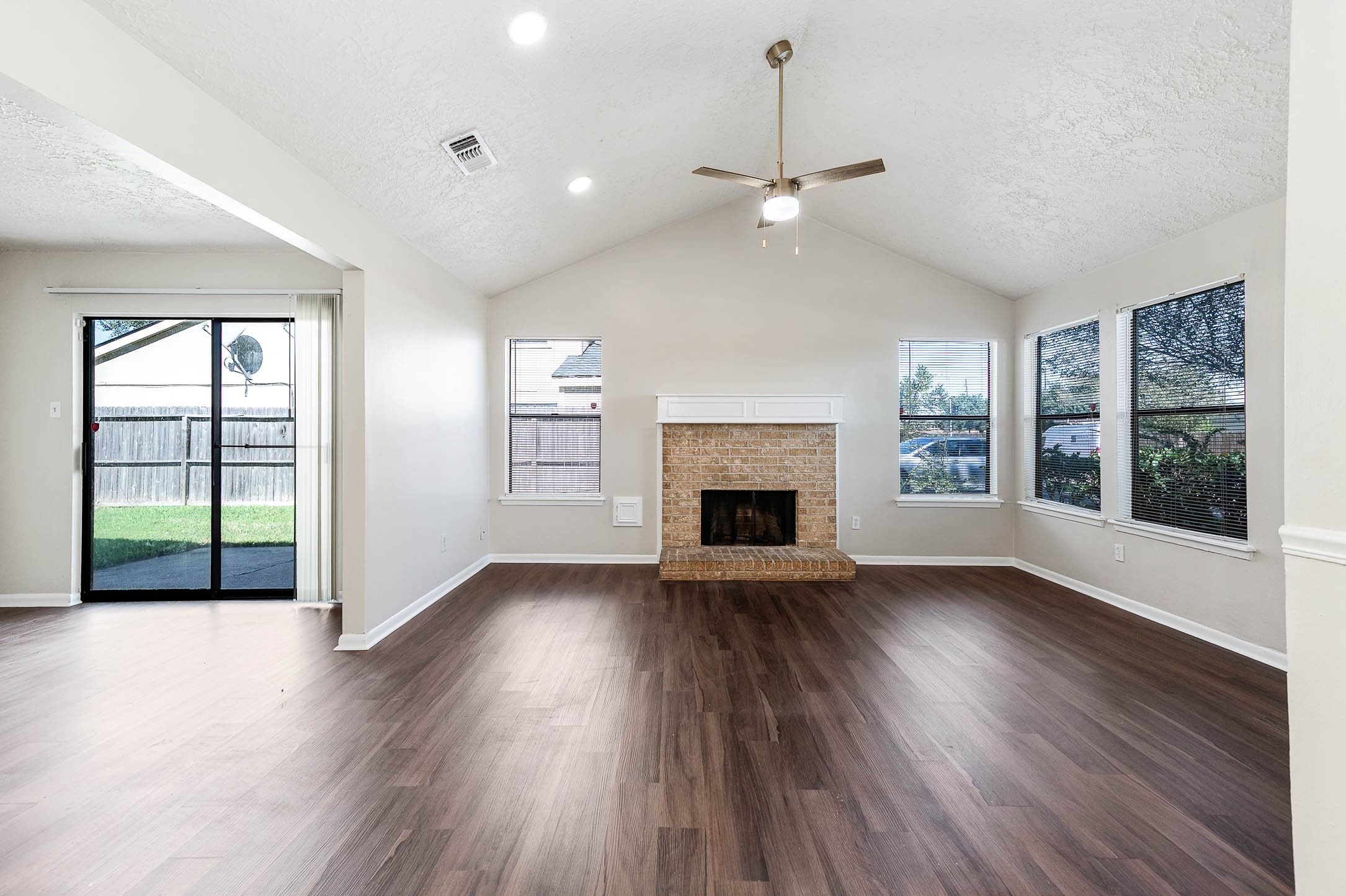 538 Shady Dale Drive, Stafford, TX 77477
