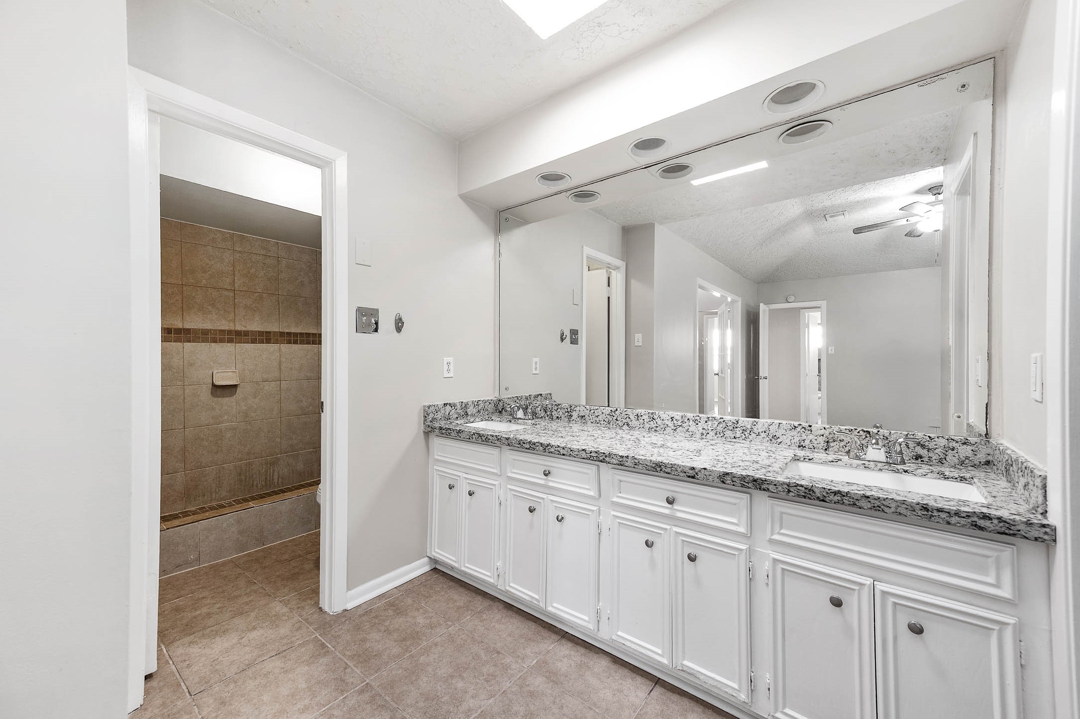 538 Shady Dale Drive, Stafford, TX 77477