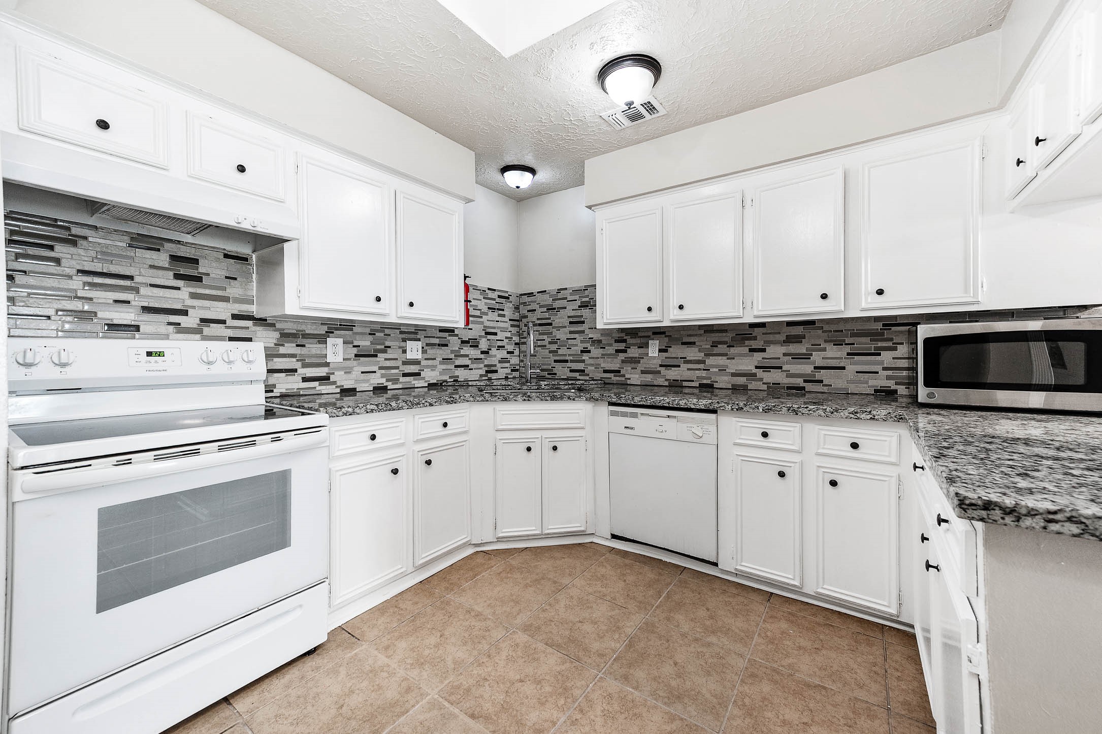 538 Shady Dale Drive, Stafford, TX 77477