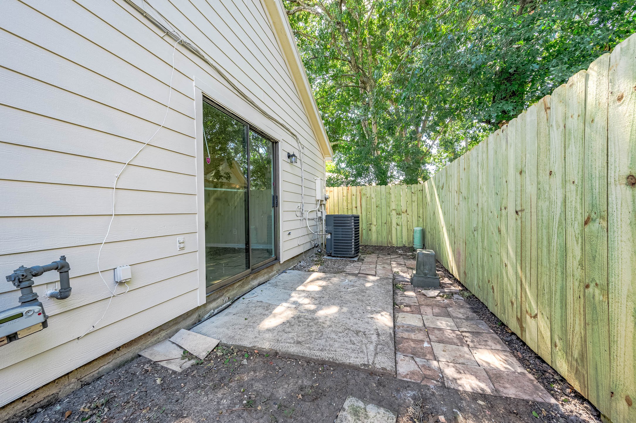 538 Shady Dale Drive, Stafford, TX 77477