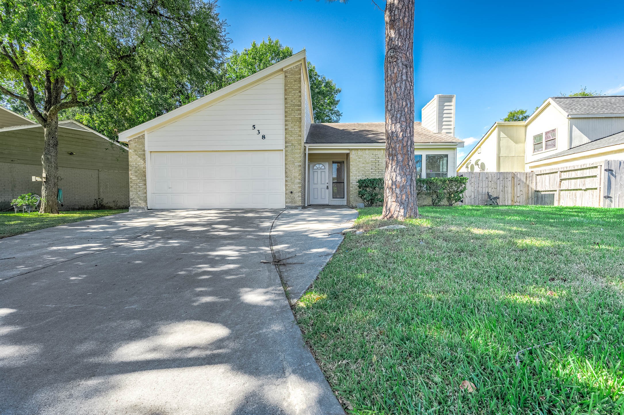 538 Shady Dale Drive, Stafford, TX 77477