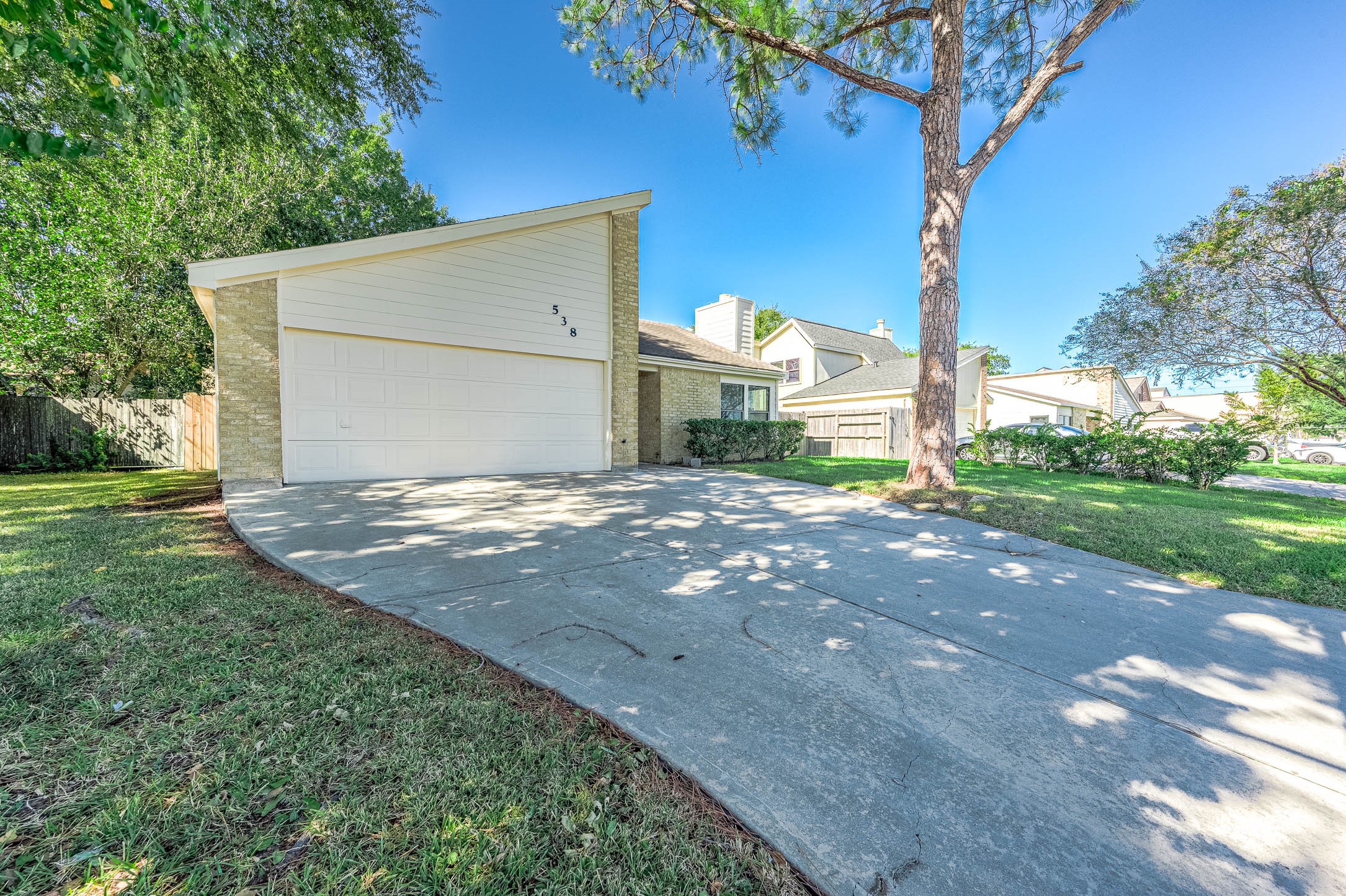 538 Shady Dale Drive, Stafford, TX 77477