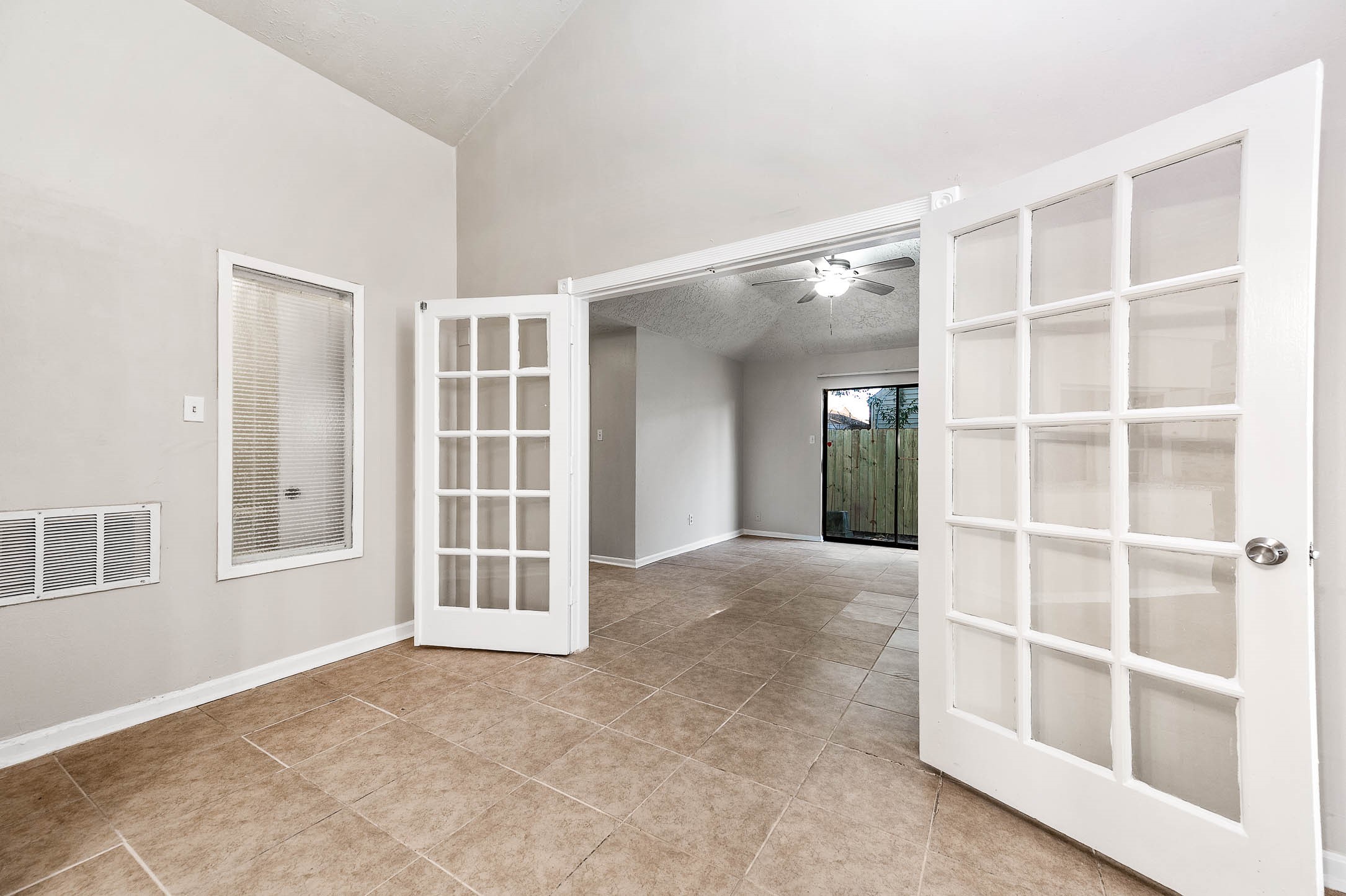 538 Shady Dale Drive, Stafford, TX 77477