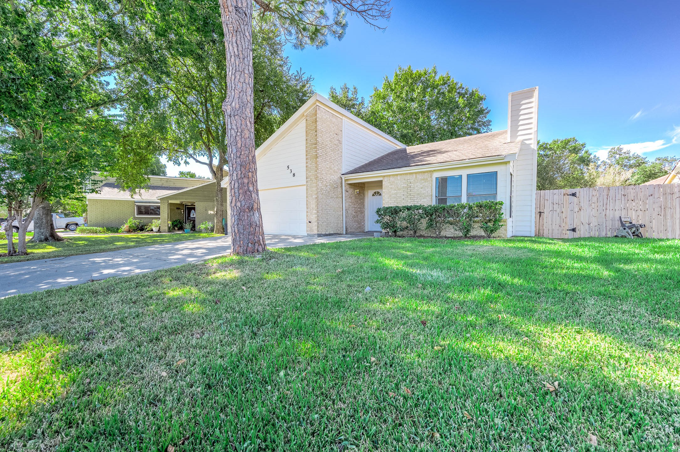 538 Shady Dale Drive, Stafford, TX 77477
