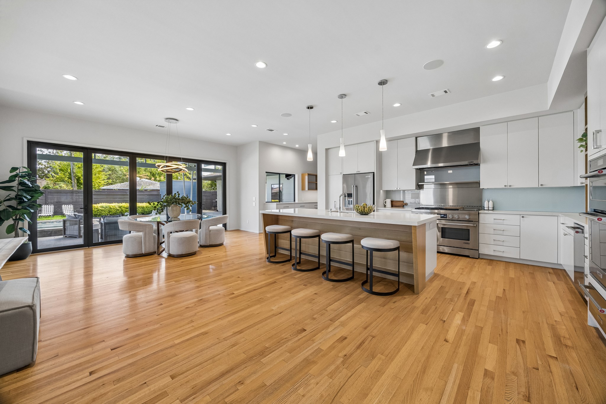 902 Worthshire Street, Houston, TX 77008