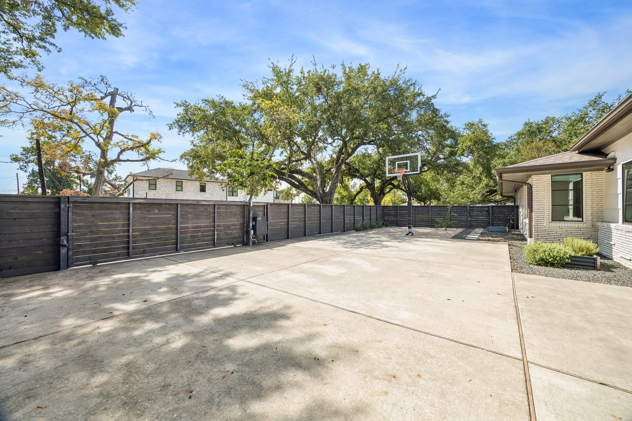 902 Worthshire Street, Houston, TX 77008