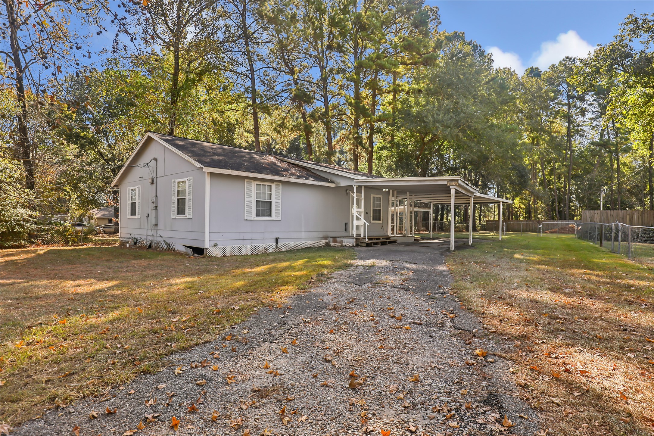 Spacious lot, asphalt driveway and covered parking, conveniently located in New Caney near US-59 and the Grand Parkway.
