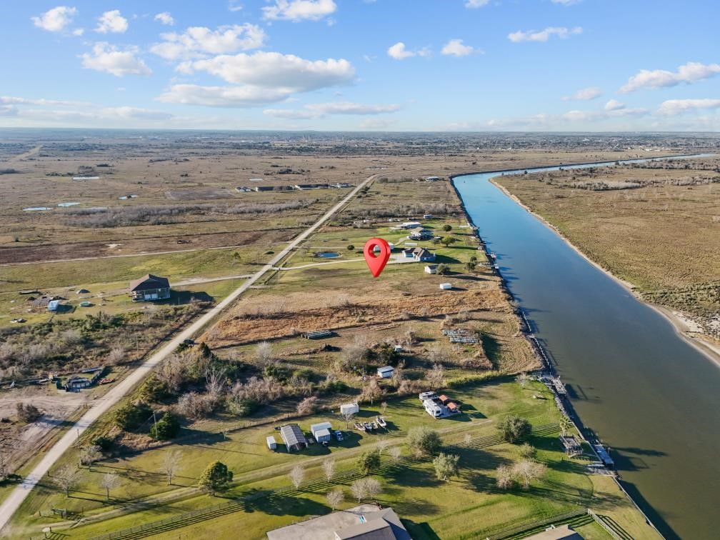 9850 S Redfish Drive, Hitchcock, TX 77563 9850 S Redfish Drive, Hitchcock, TX 77563