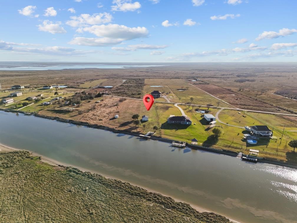 9850 S Redfish Drive, Hitchcock, TX 77563