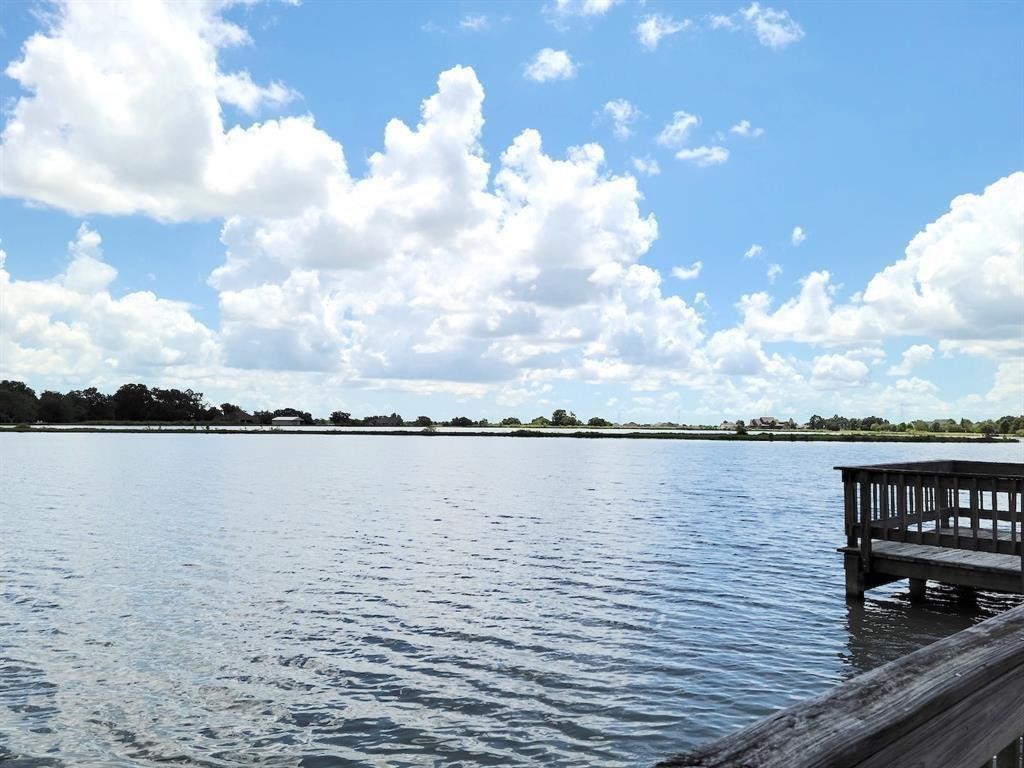 275 Horse Shoe Trail, Angleton, TX 77515