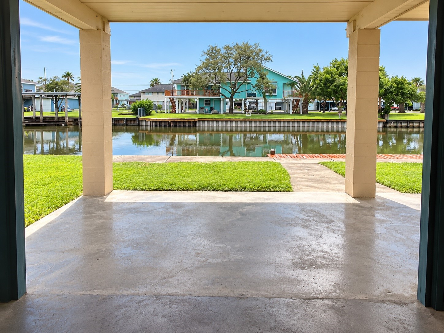 Flow-through garage for easy access to the waterside from the garage giving a nice breezeway on those hot days.