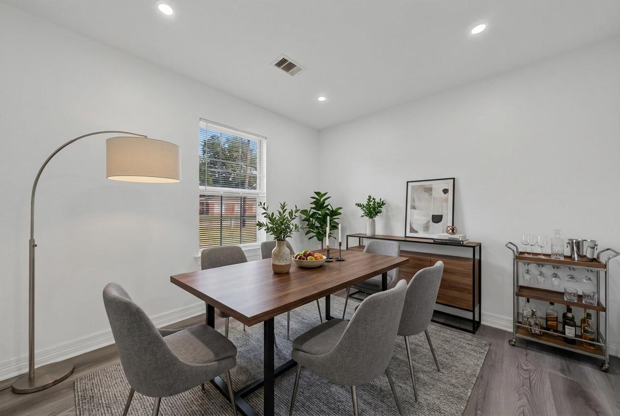 Virtually staged dining room