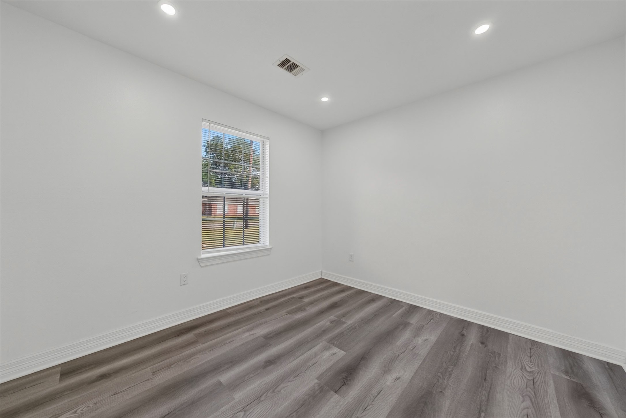 6909 Carver Avenue, Texas City, TX 77591