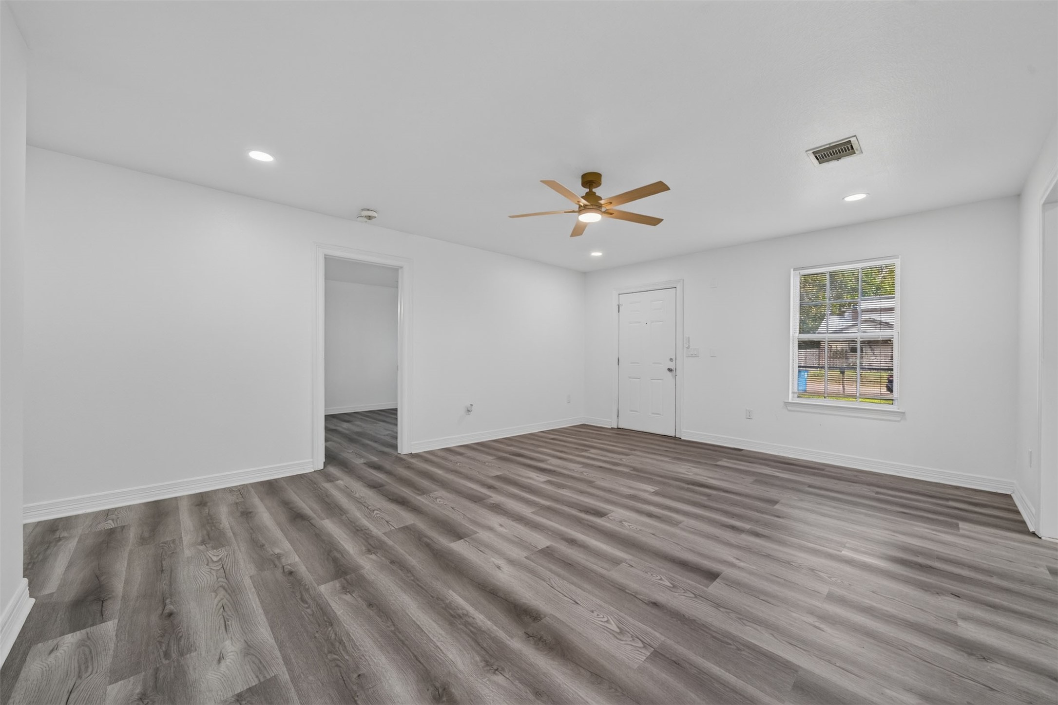 6909 Carver Avenue, Texas City, TX 77591