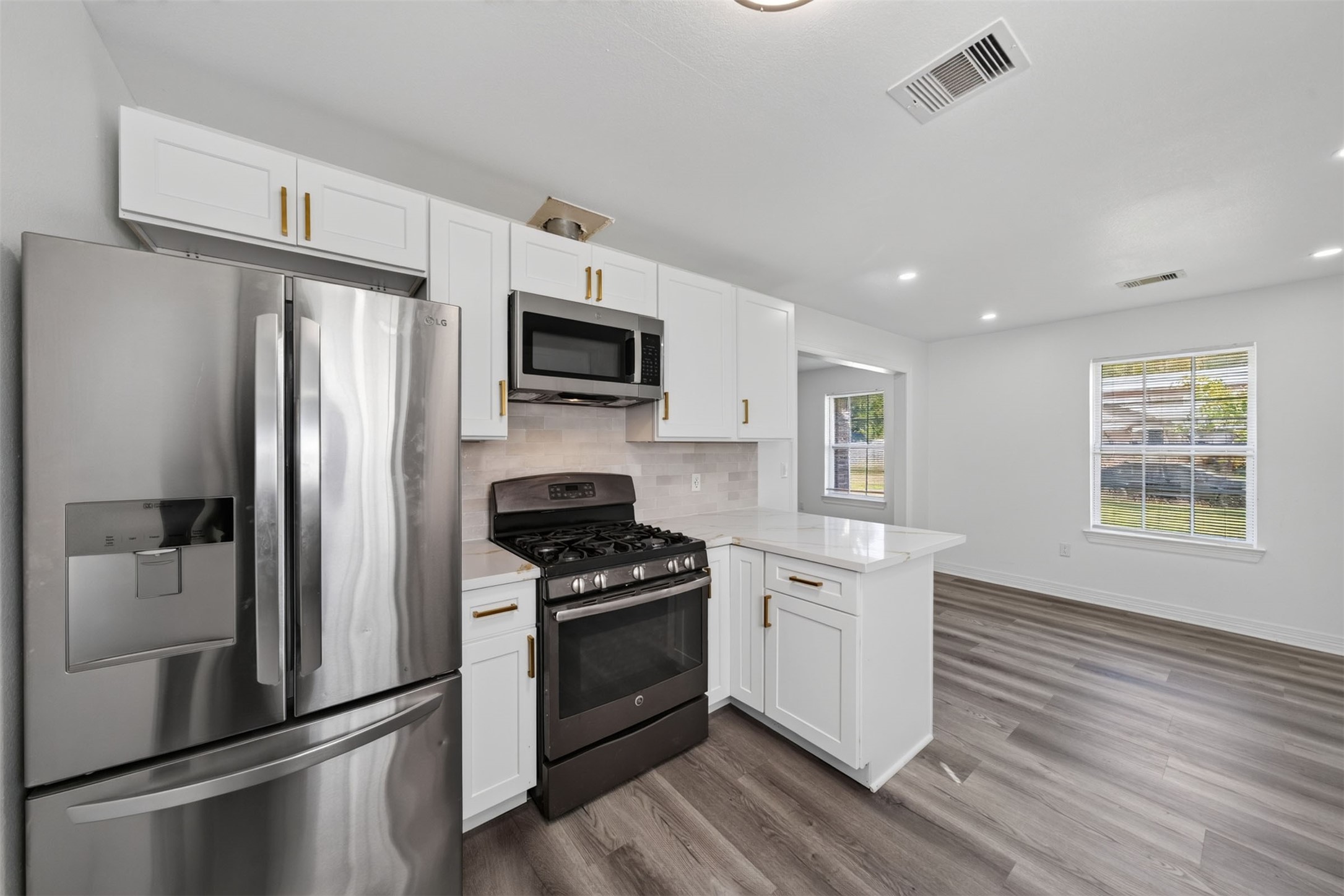 6909 Carver Avenue, Texas City, TX 77591