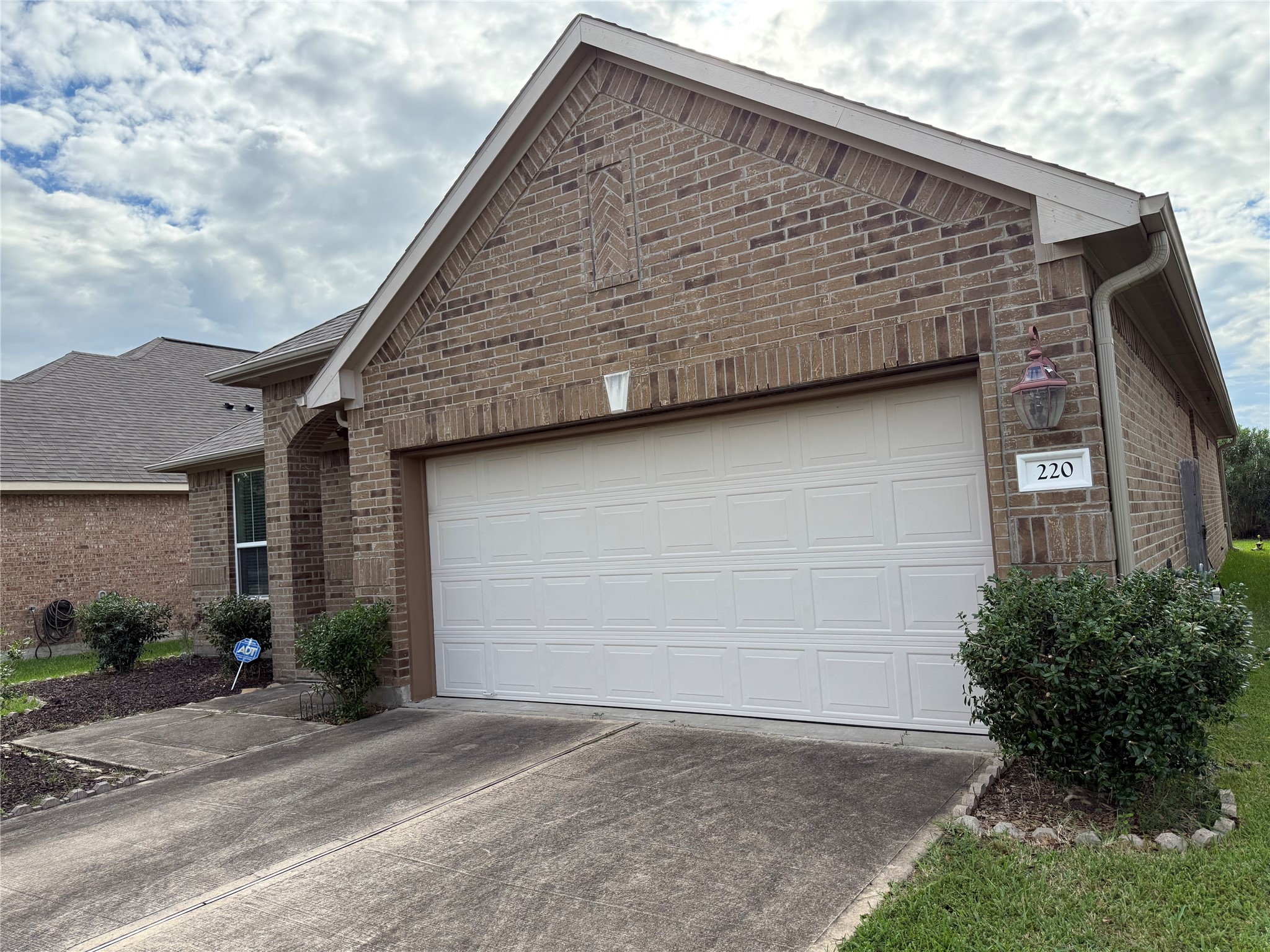 220 Brookwood Park Lane, League City, TX 77539