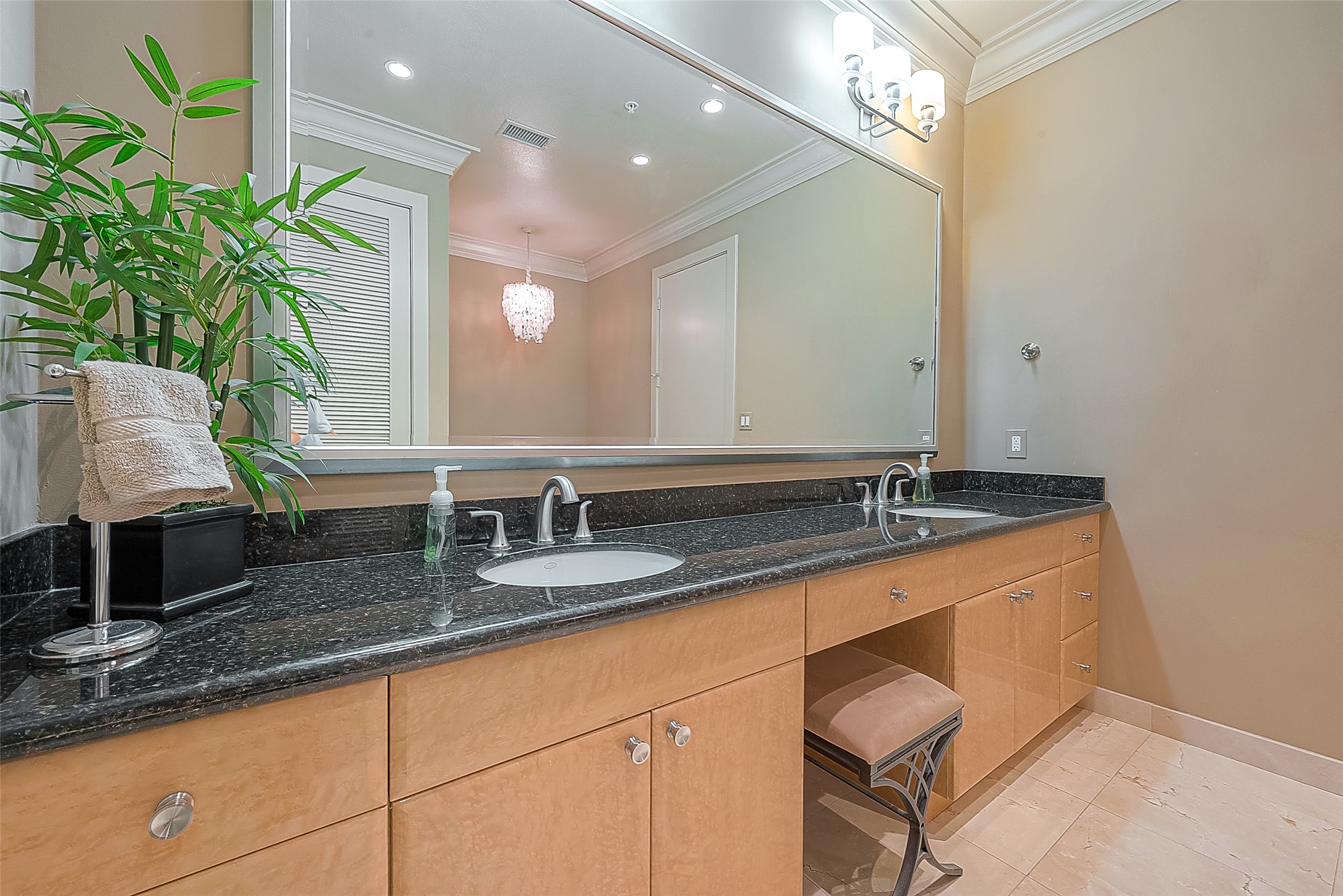 Elegant bathroom with doble sink area