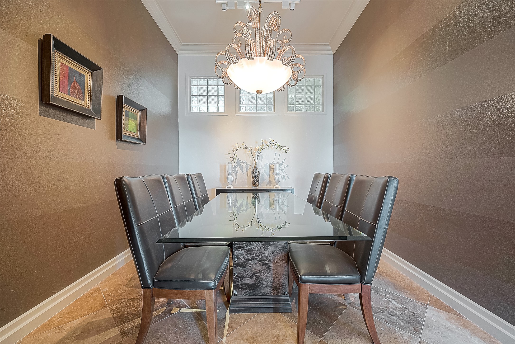 Comfortable dinning area