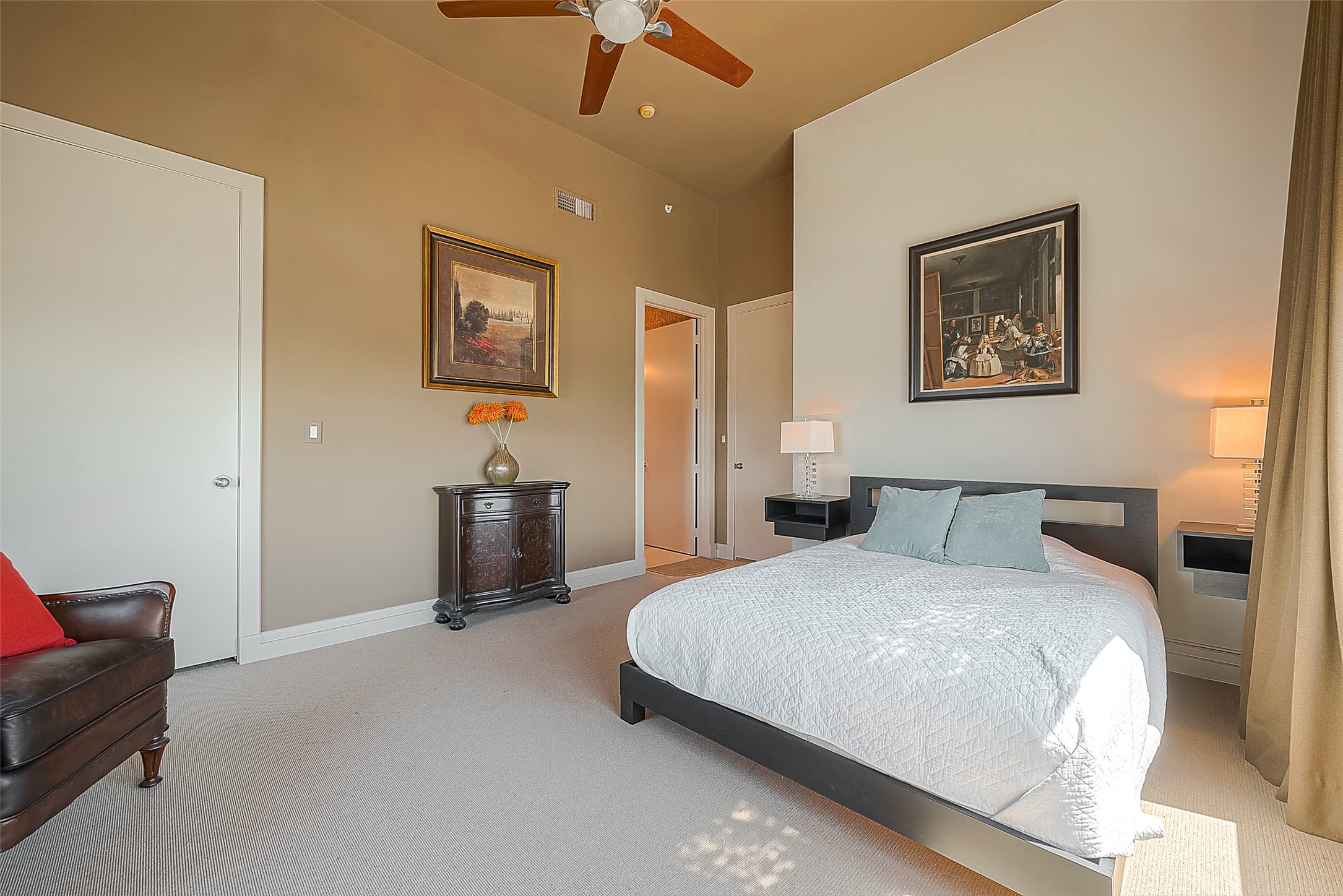 Second bedroom with comfortable bathroom