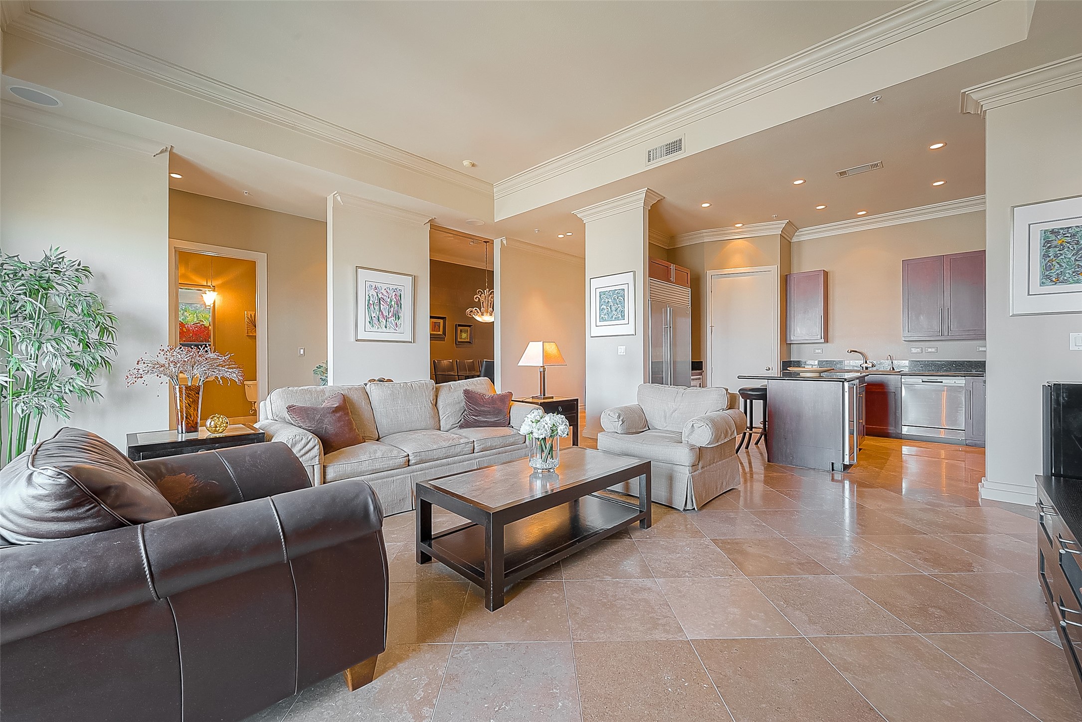 Spacious furnished apartment ready to move in Spacious furnished apartment ready to move in