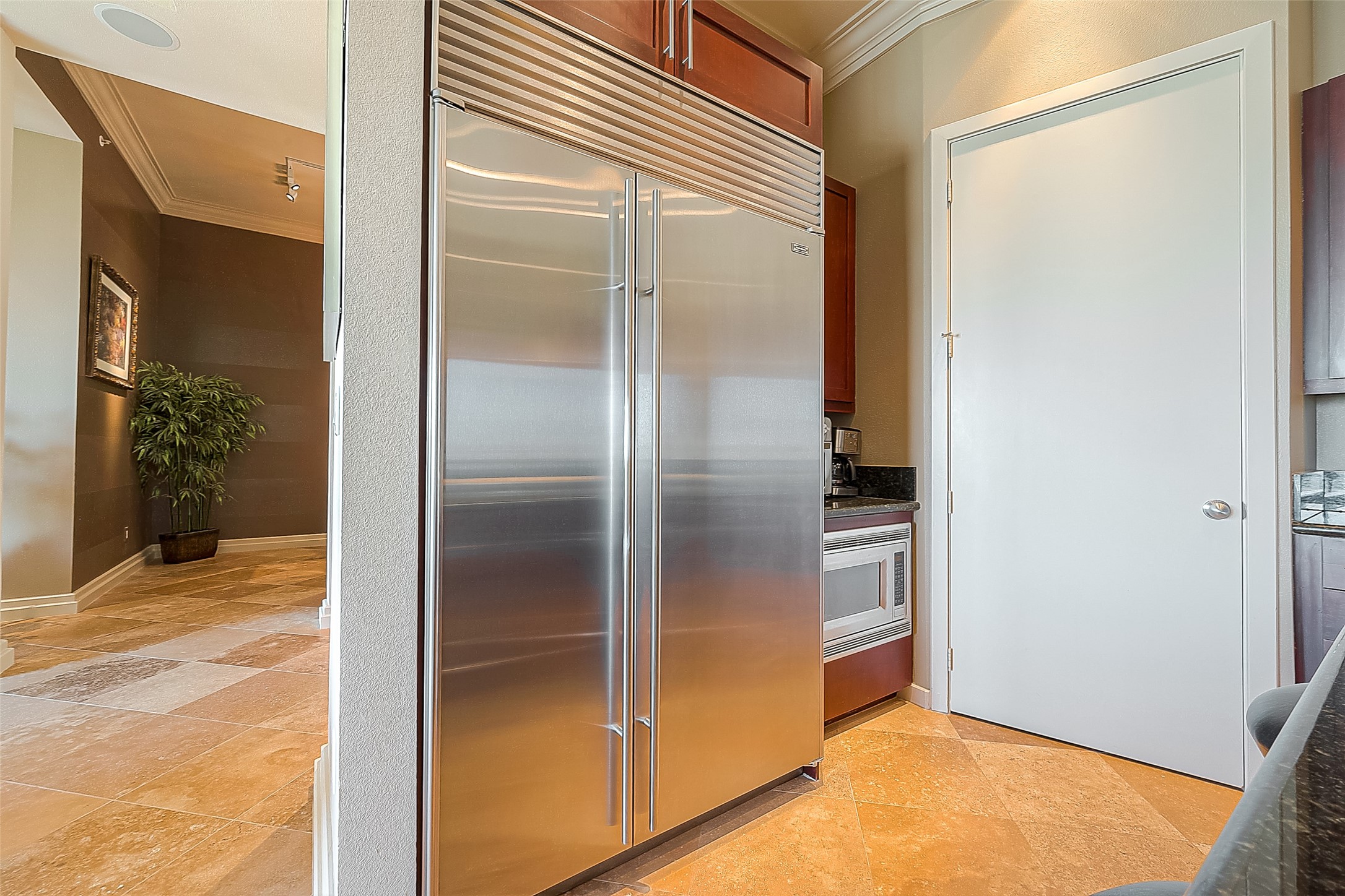Kitchen equipped with all available kitchenware