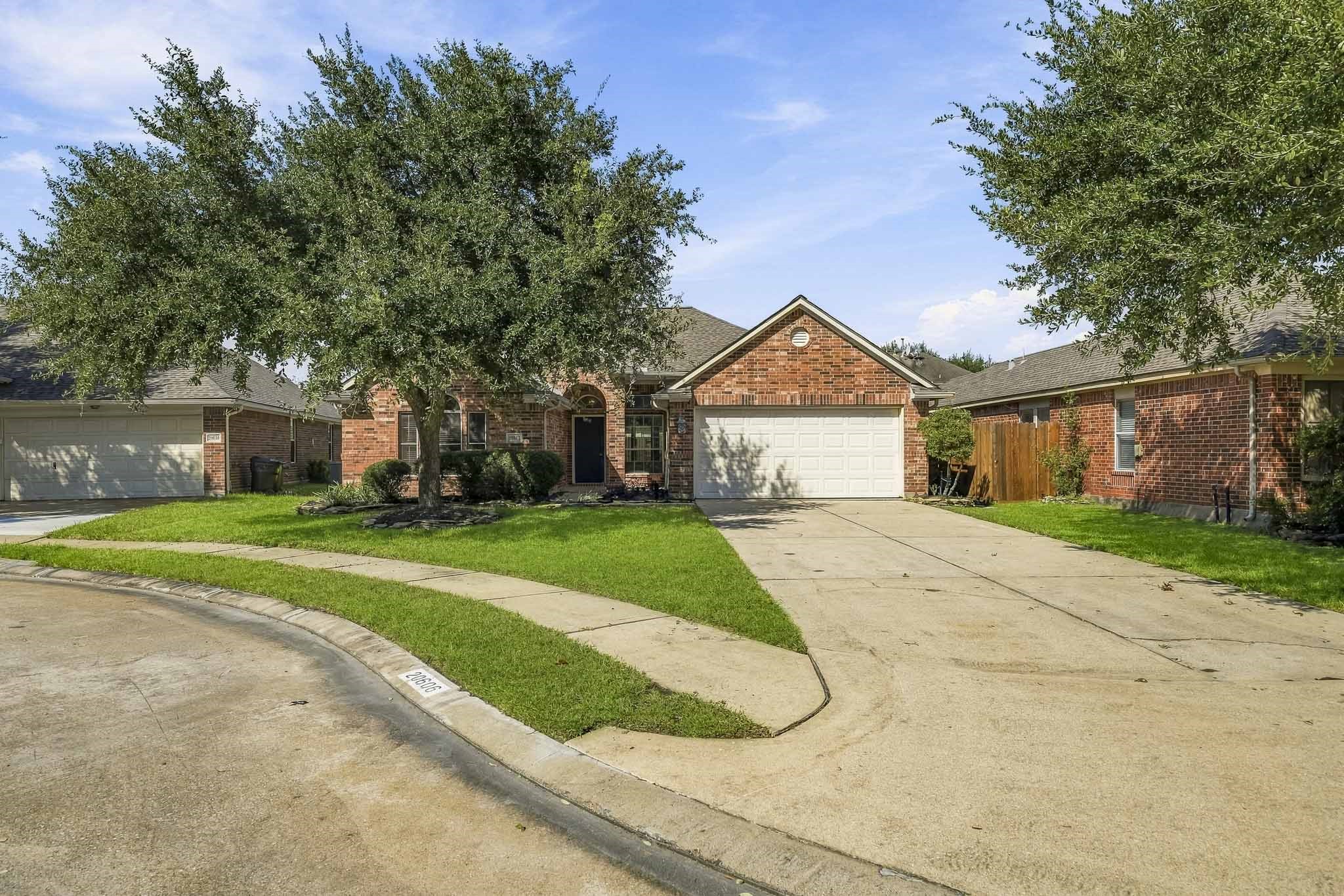 Grand, mature shade tree enhancing the curb appeal and providing natural canopy. Grand, mature shade tree enhancing the curb appeal and providing natural canopy.