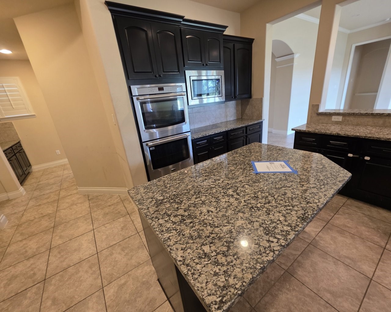 Dual ovens and a breakfast bar island