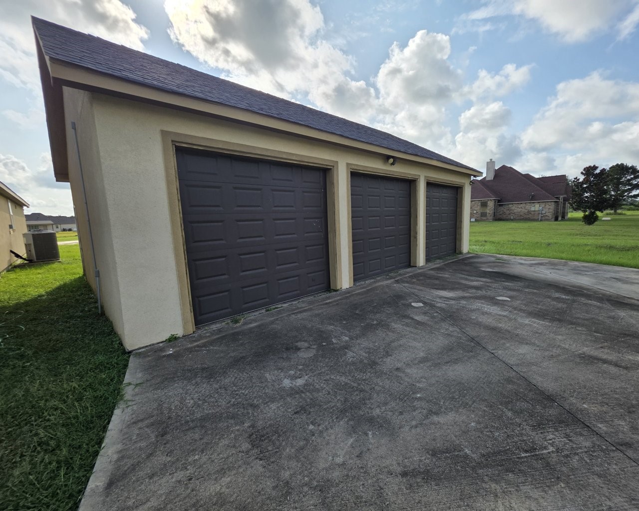 3-car detached garage