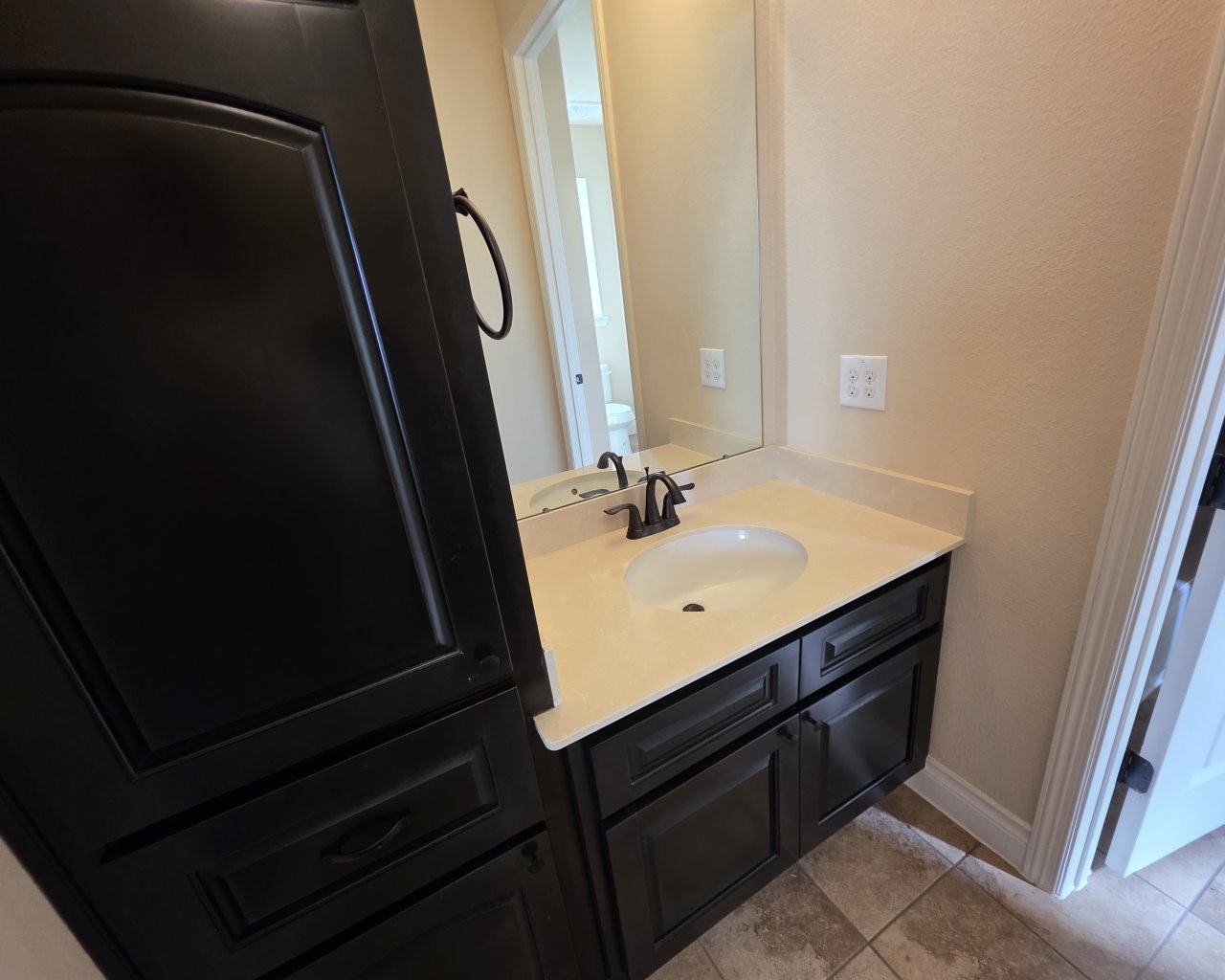 Hollywood style bathroom