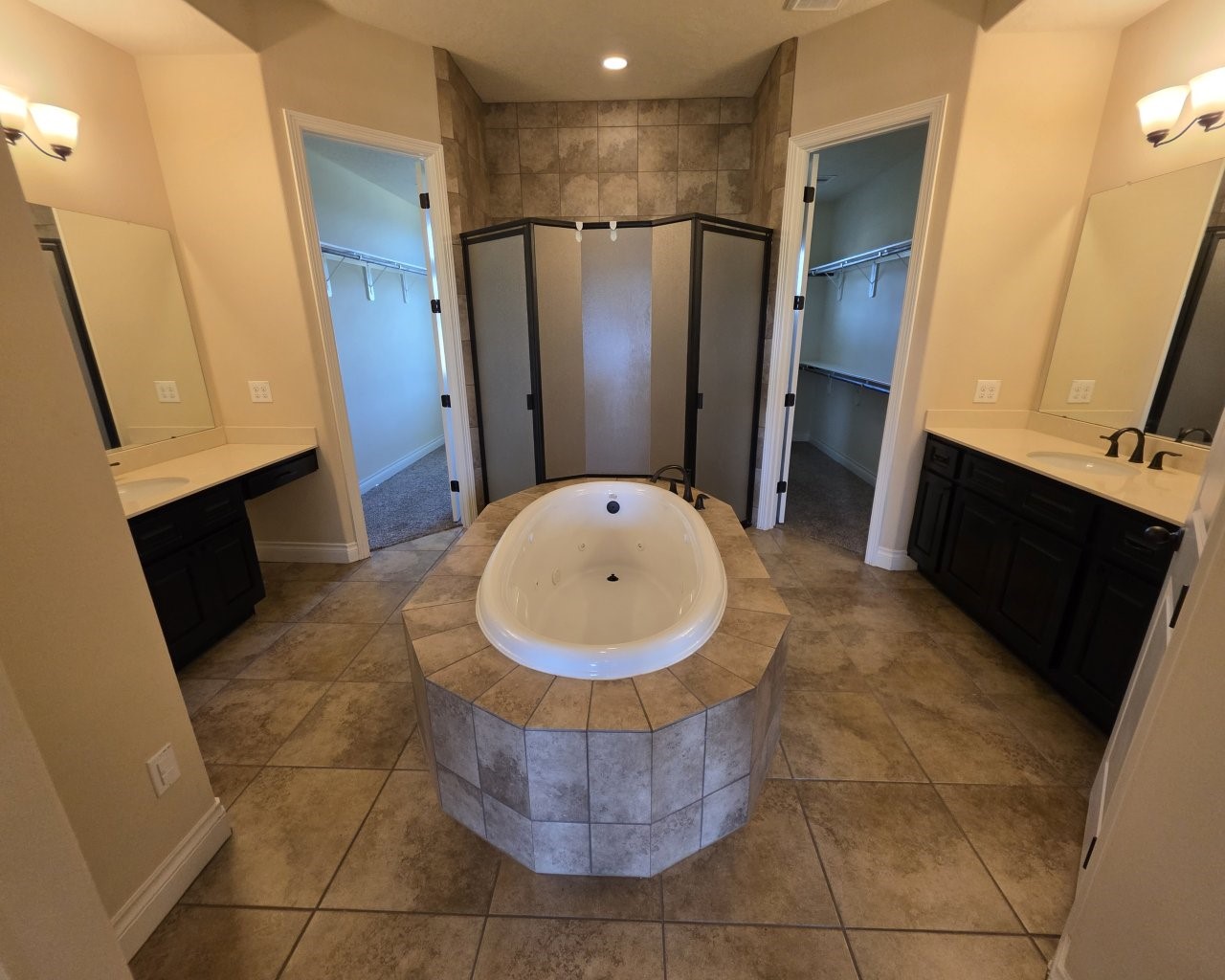 Primary bath with garden tub