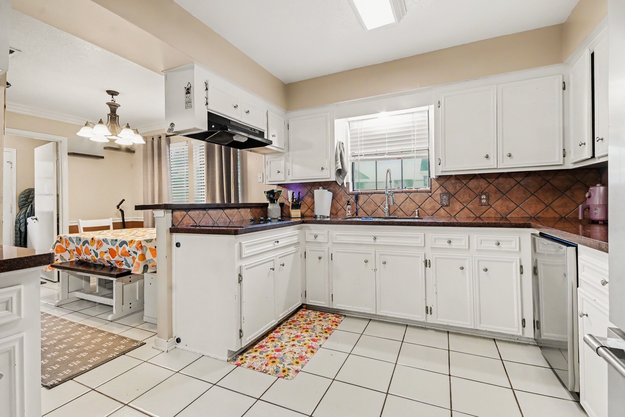 112 Raintree Lane, Lake Jackson, TX 77566