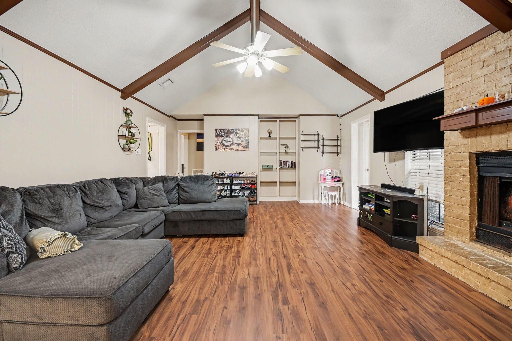 112 Raintree Lane, Lake Jackson, TX 77566