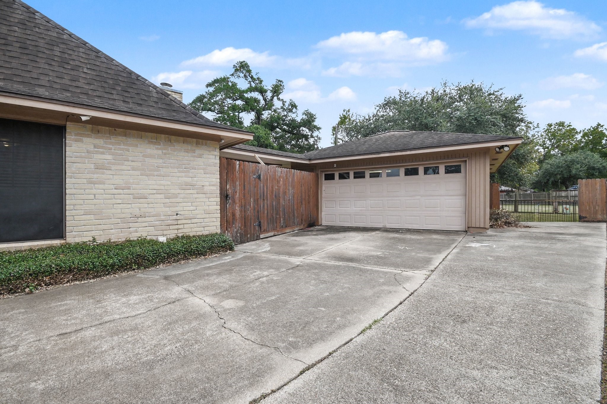 Spacious drive and 2 car garage attached by breezeway Spacious drive and 2 car garage attached by breezeway