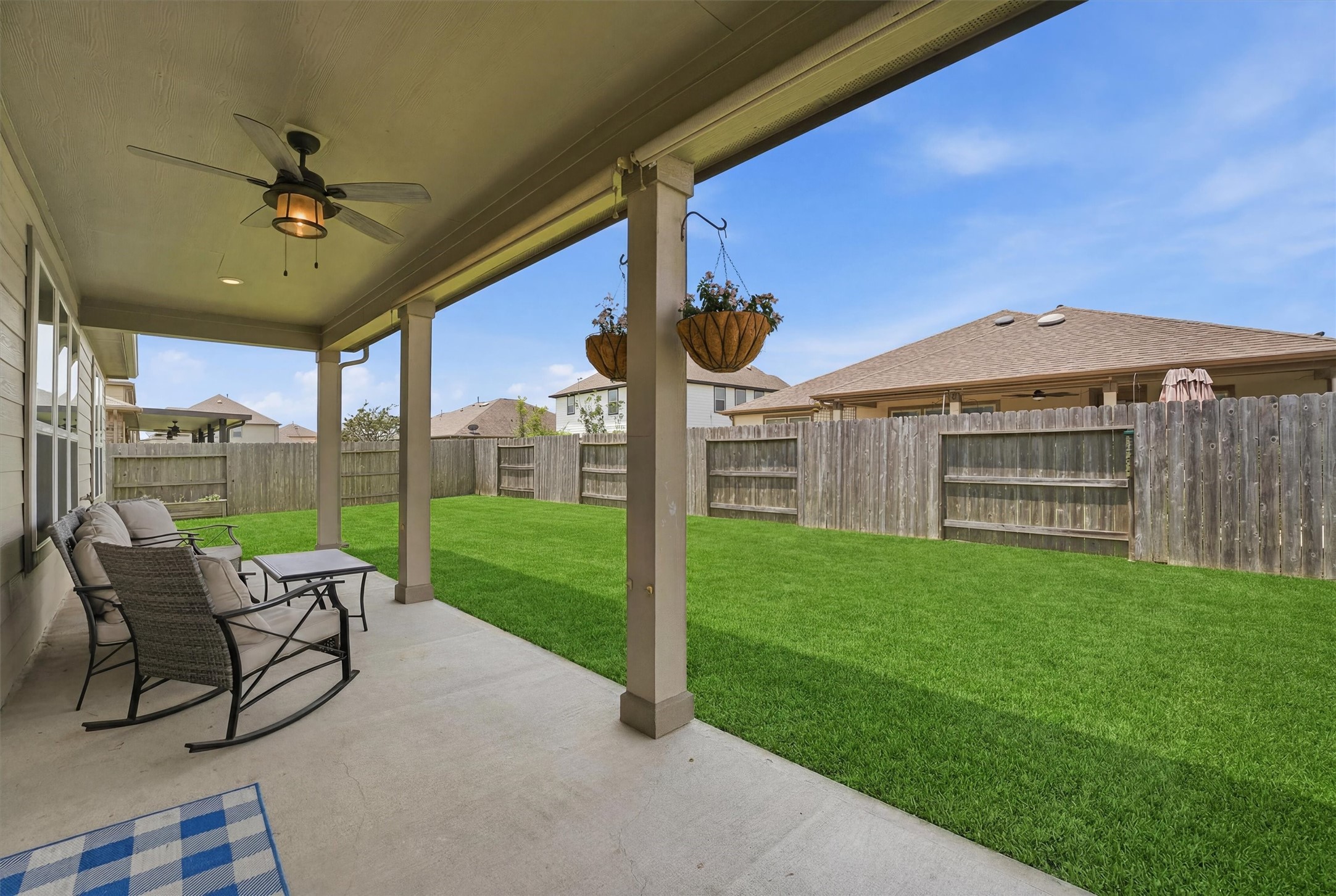 Spacious backyard with plenty of room!