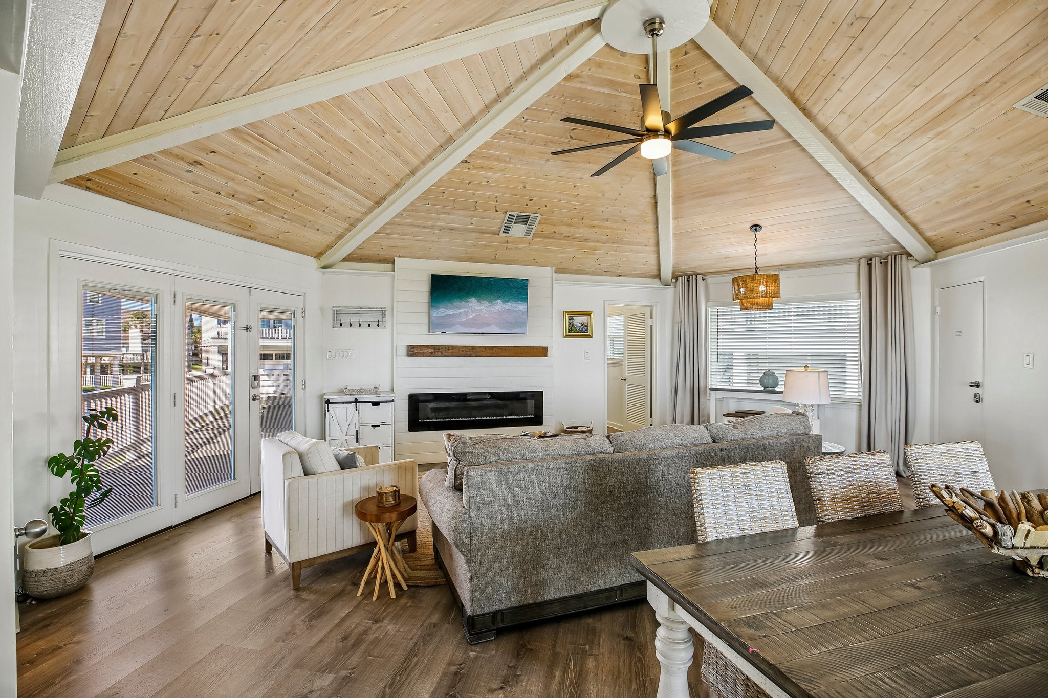 4230 Pirates Drive, Galveston, TX 77554