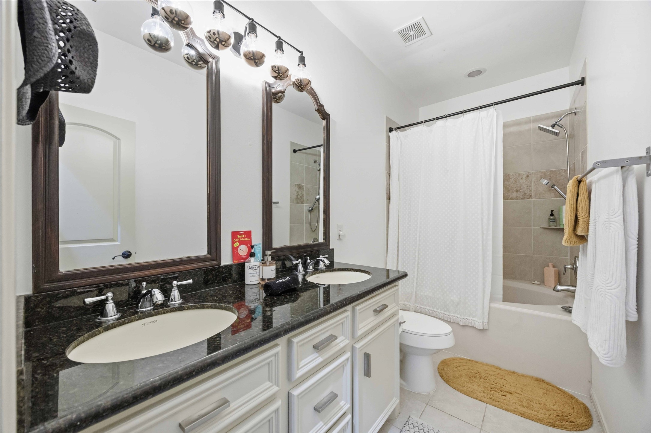 Double sink in primary bathroom
