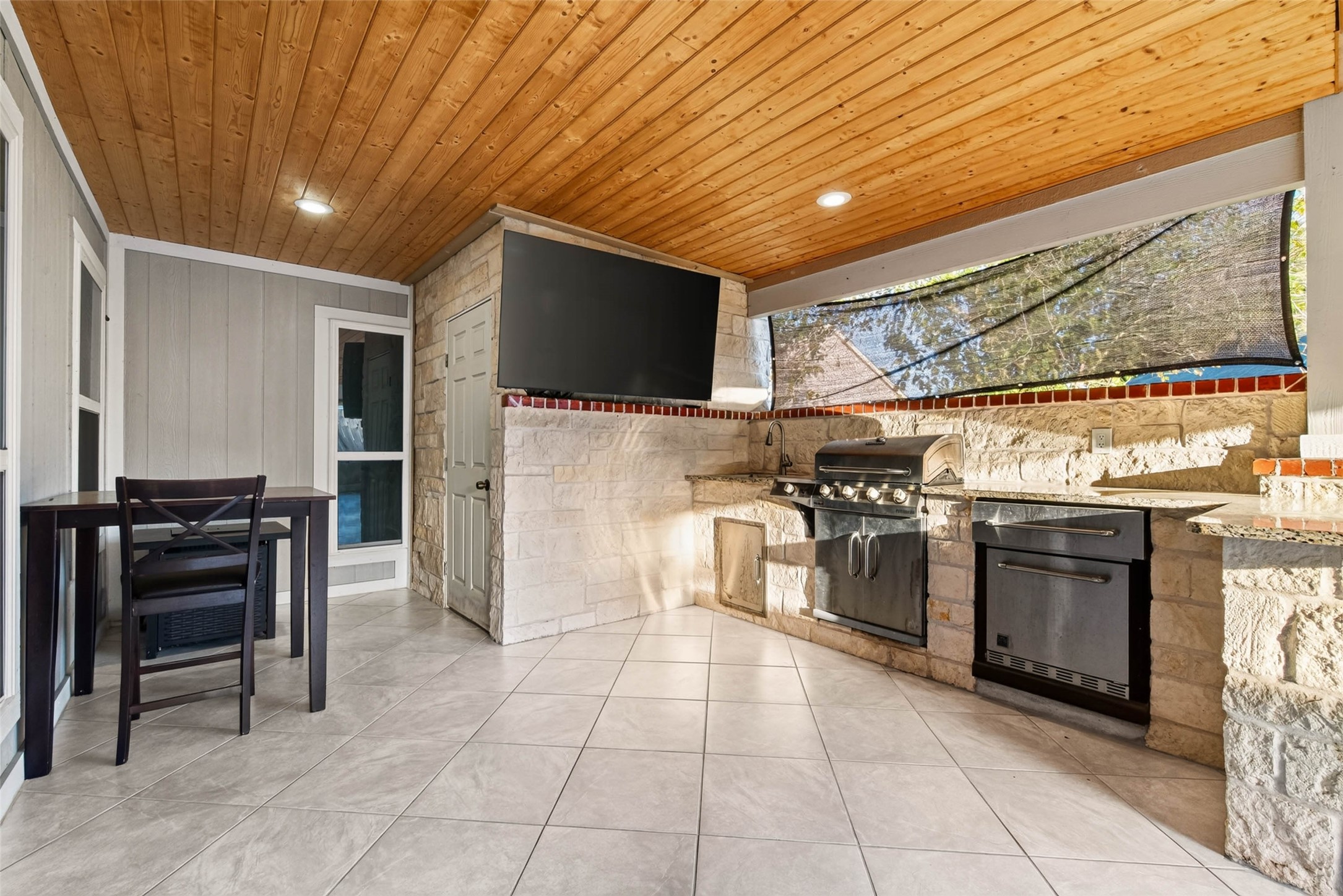 Outdoor kitchen perfect for weekends and entertaining family and friends.