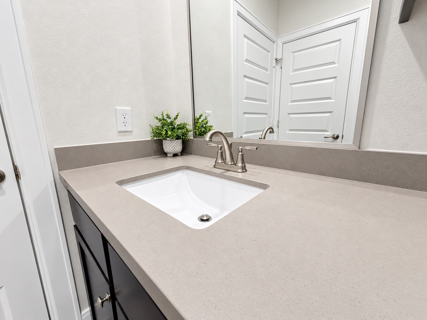 2716 Grand Fountains Drive, #H, Houston, TX 77054