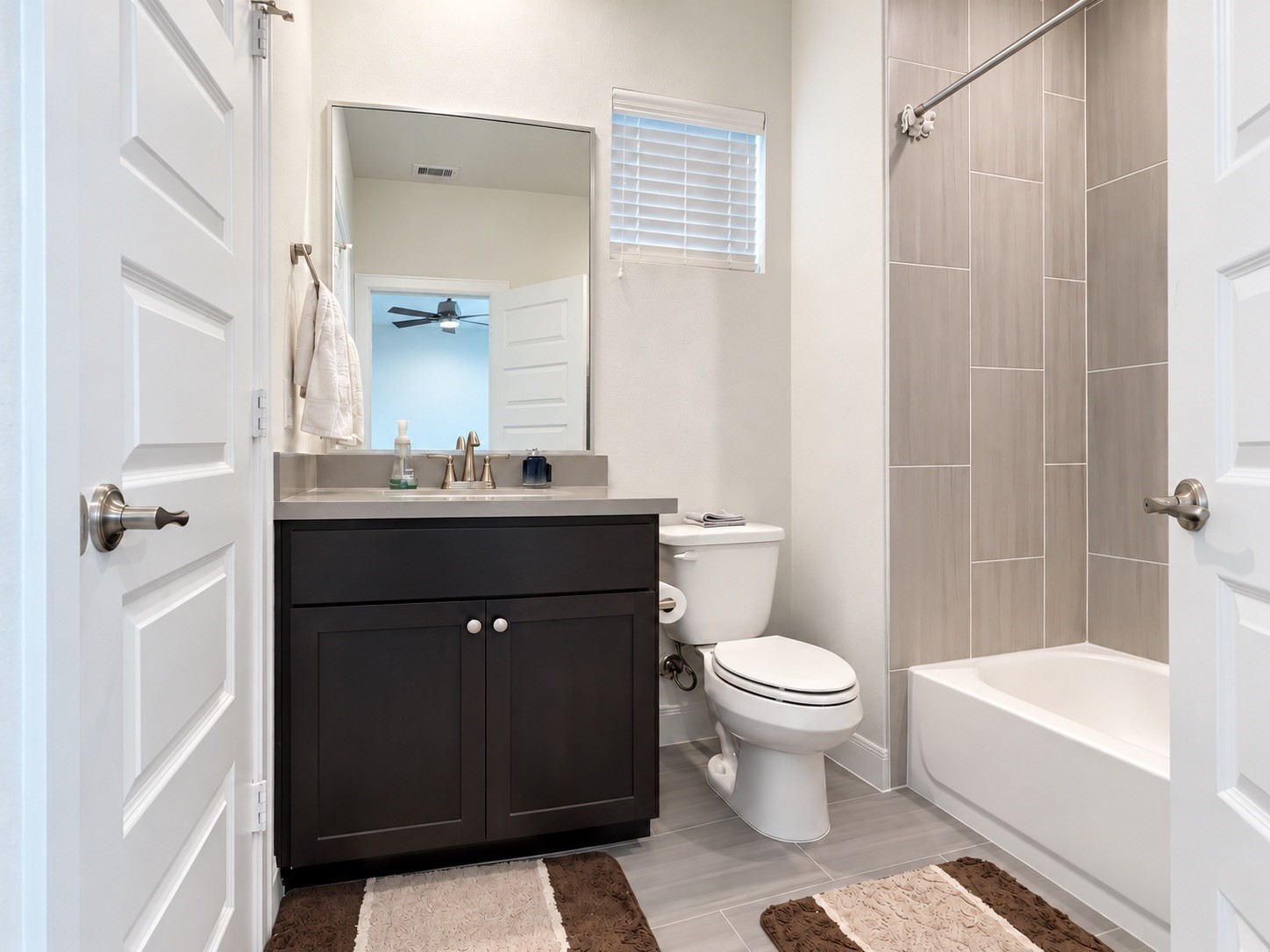2716 Grand Fountains Drive, #H, Houston, TX 77054