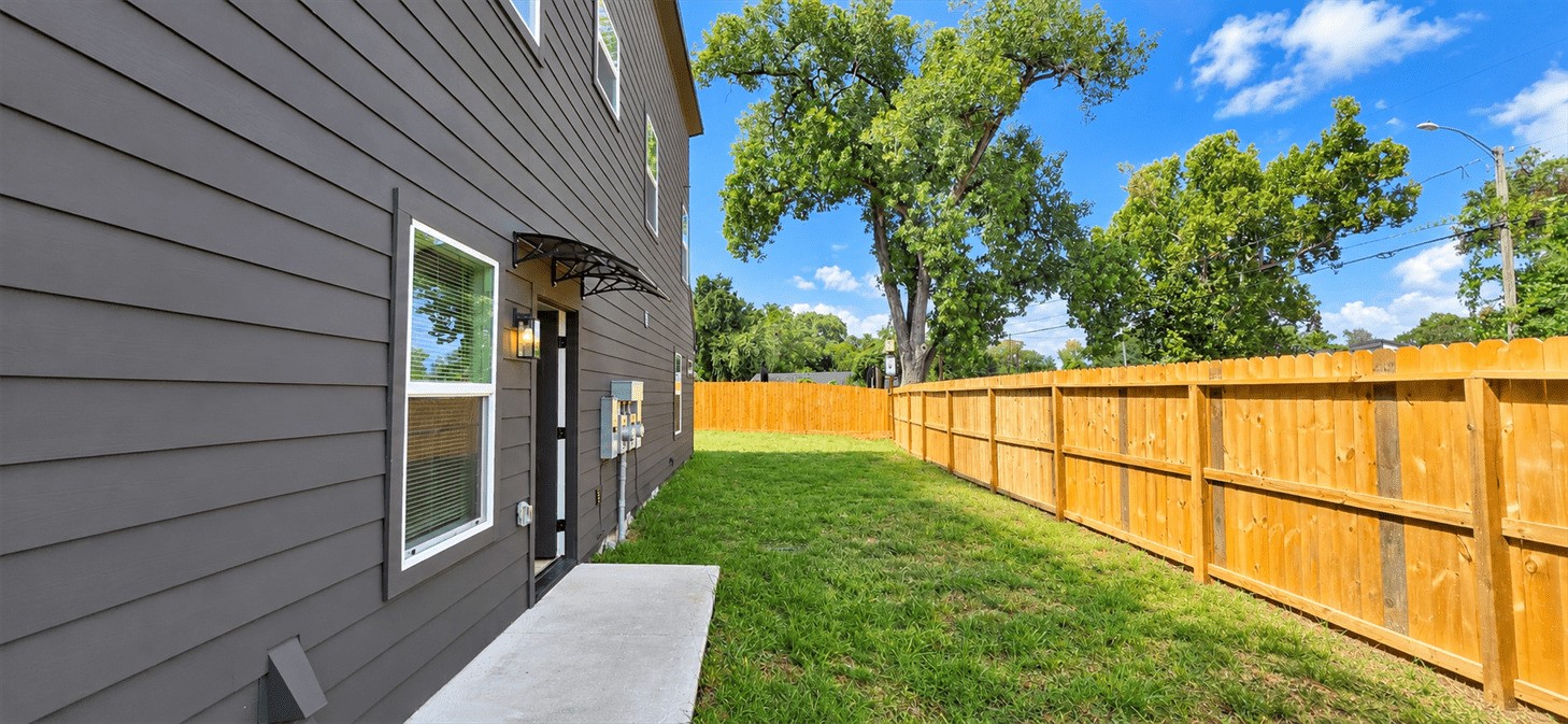1052 NORTH LN A, Houston, TX 77088
