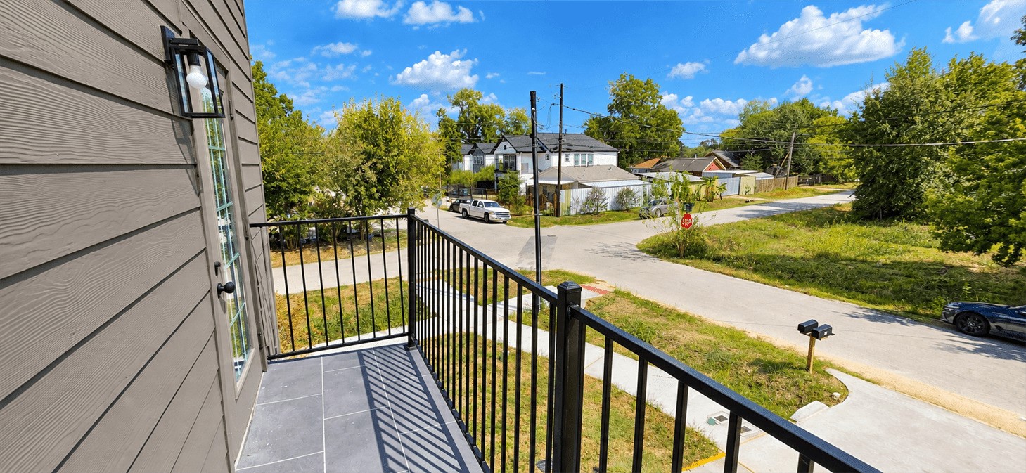 1052 NORTH LN A, Houston, TX 77088