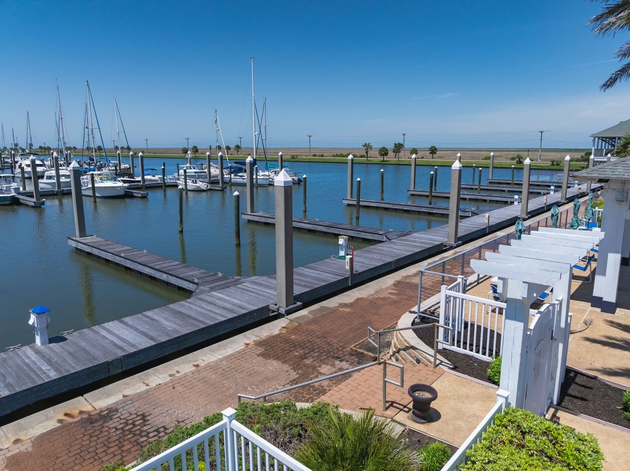 4 Loggerhead, Hitchcock, TX 77563