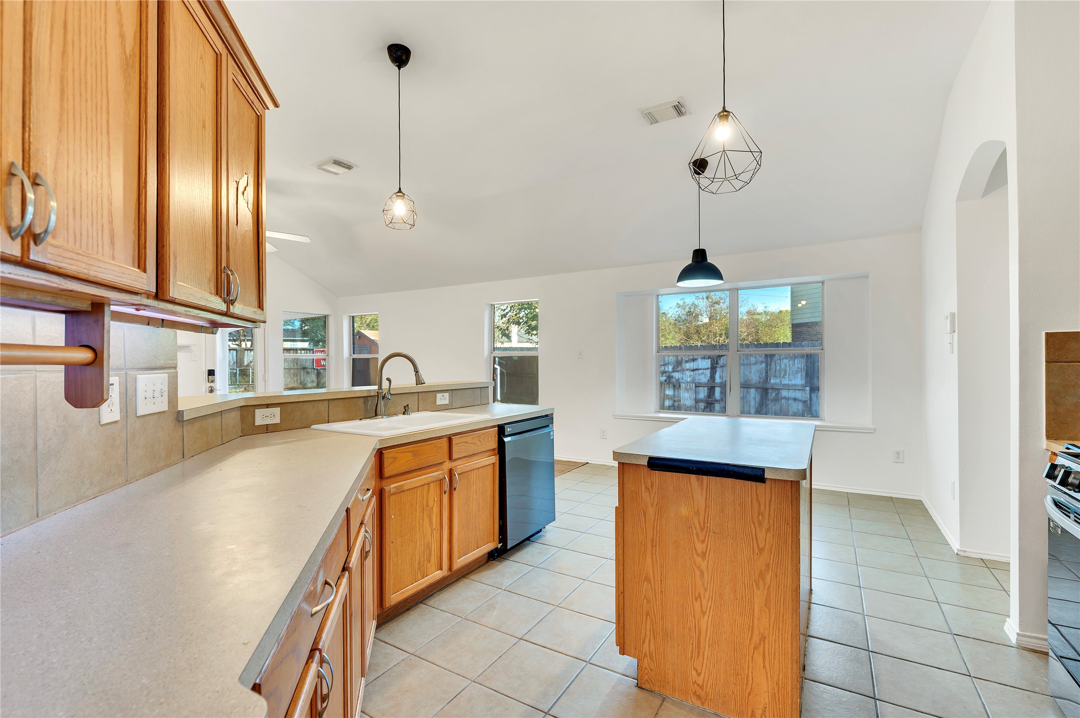 2103 Kingfisher Court, League City, TX 77573 2103 Kingfisher Court, League City, TX 77573
