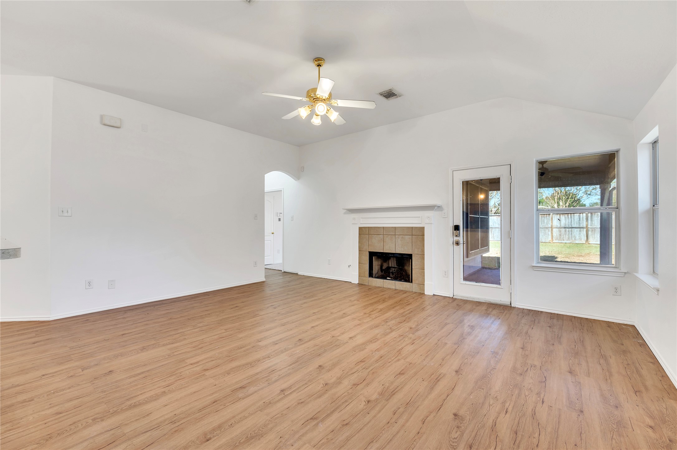 2103 Kingfisher Court, League City, TX 77573