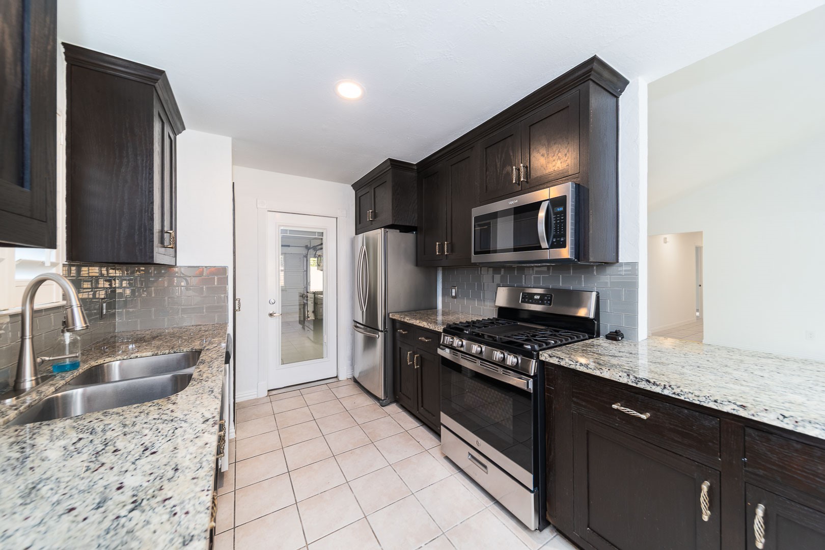120 Meadow Bend Street, League City, TX 77573