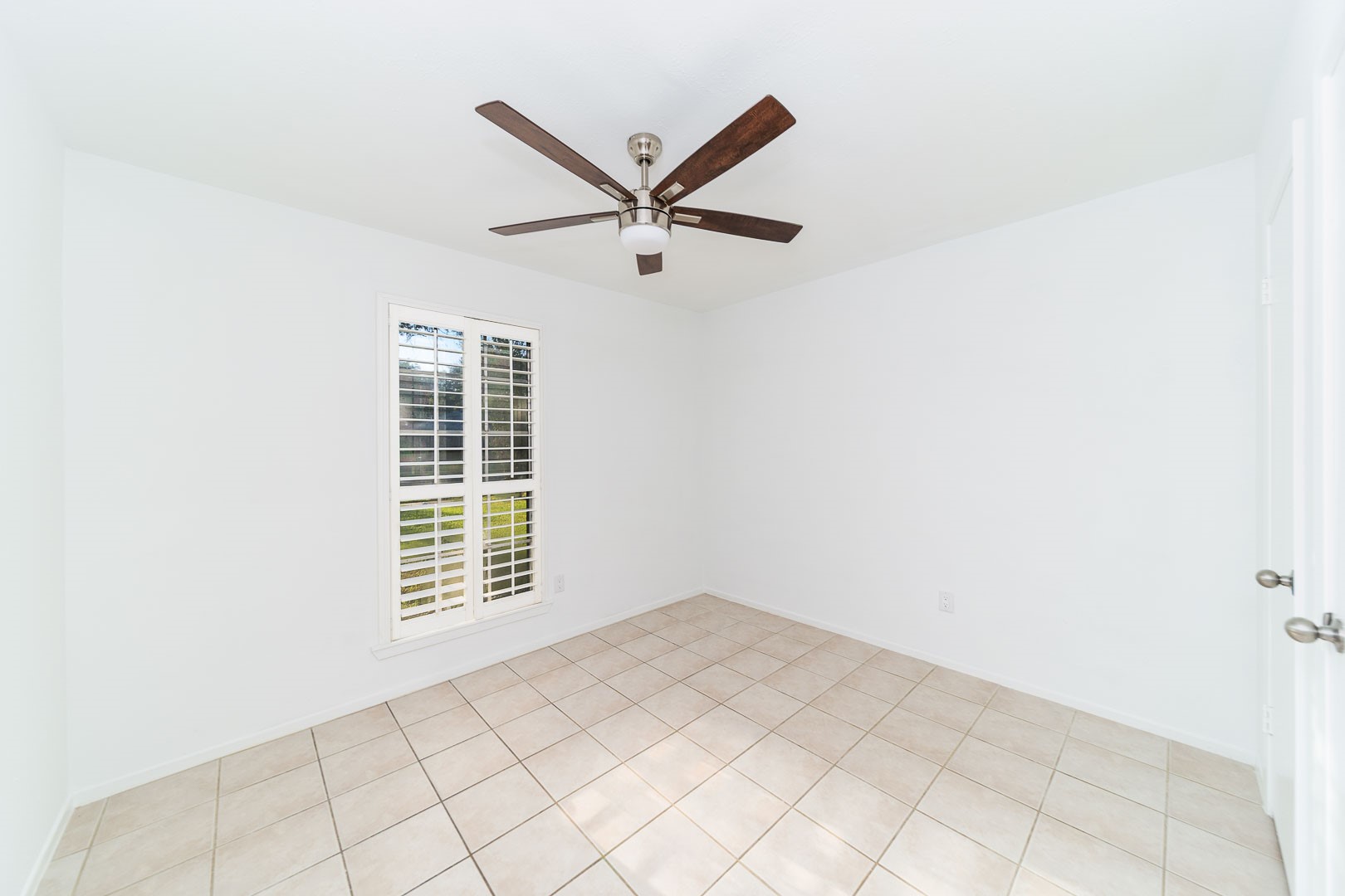120 Meadow Bend Street, League City, TX 77573