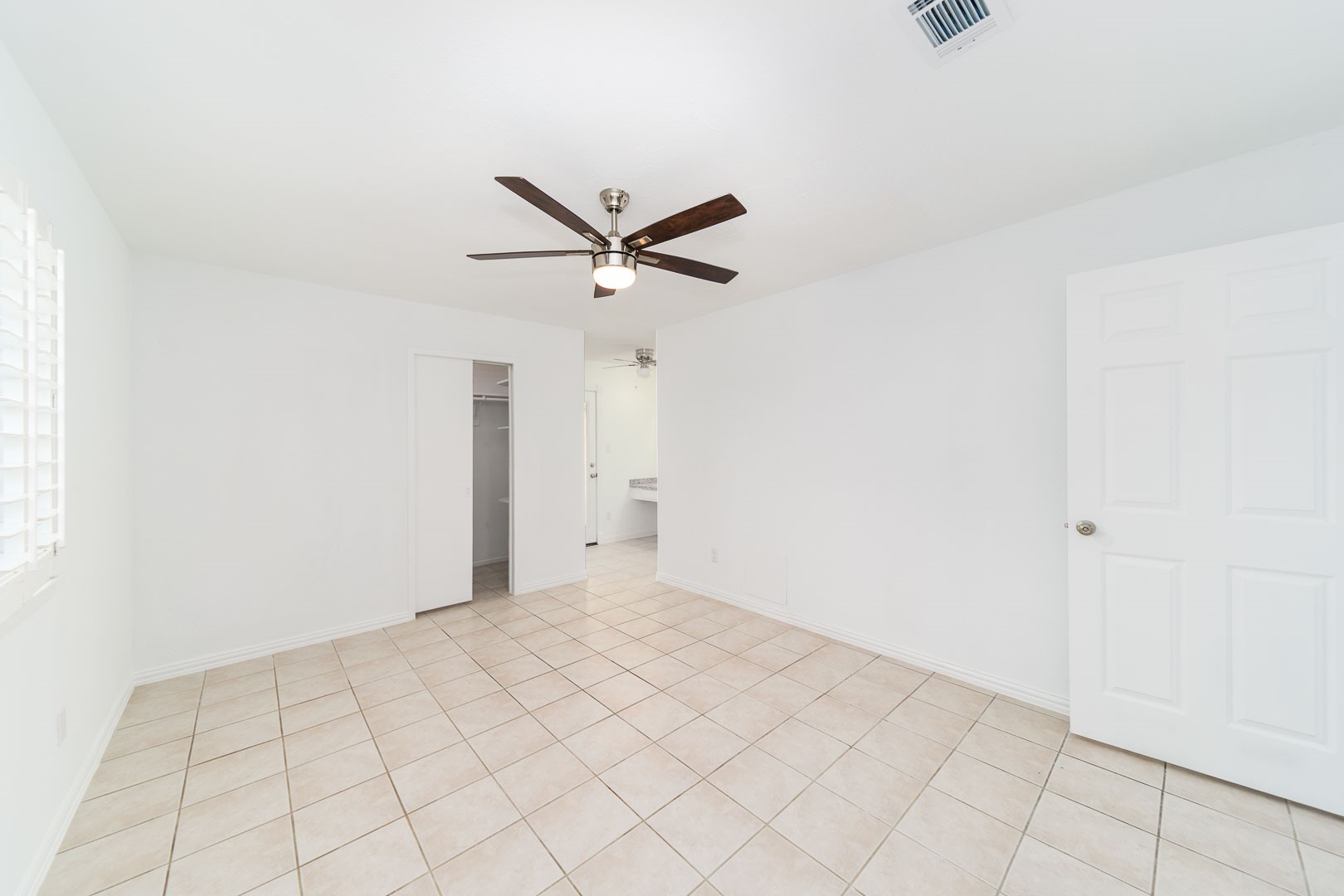 120 Meadow Bend Street, League City, TX 77573