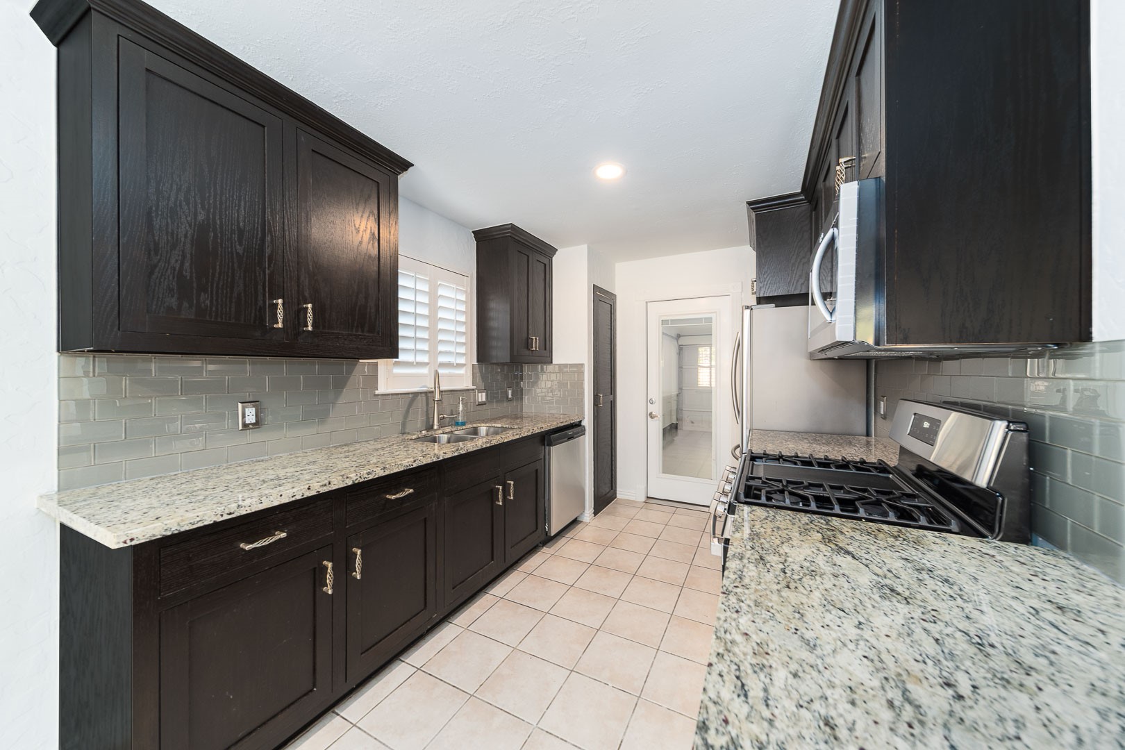 120 Meadow Bend Street, League City, TX 77573