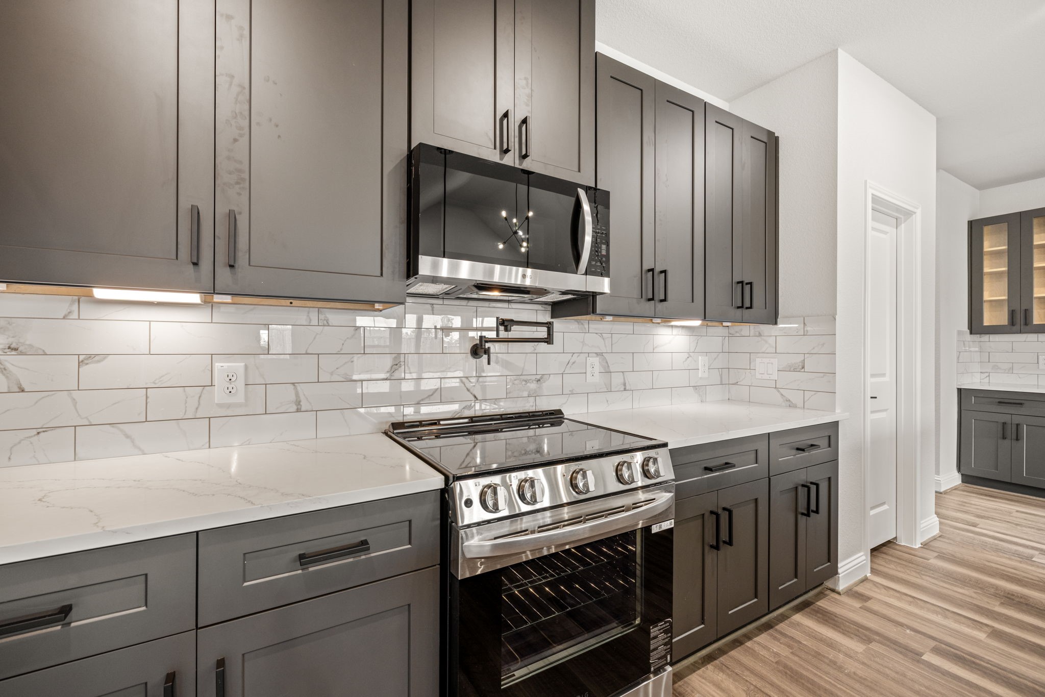 This home is currently under construction, with the opportunity to select your preferred exterior and interior finishes. Please contact our Sales Consultant for full details, available selections, and current availability. Photo shown is a sample of a recently completed home and is for reference only.