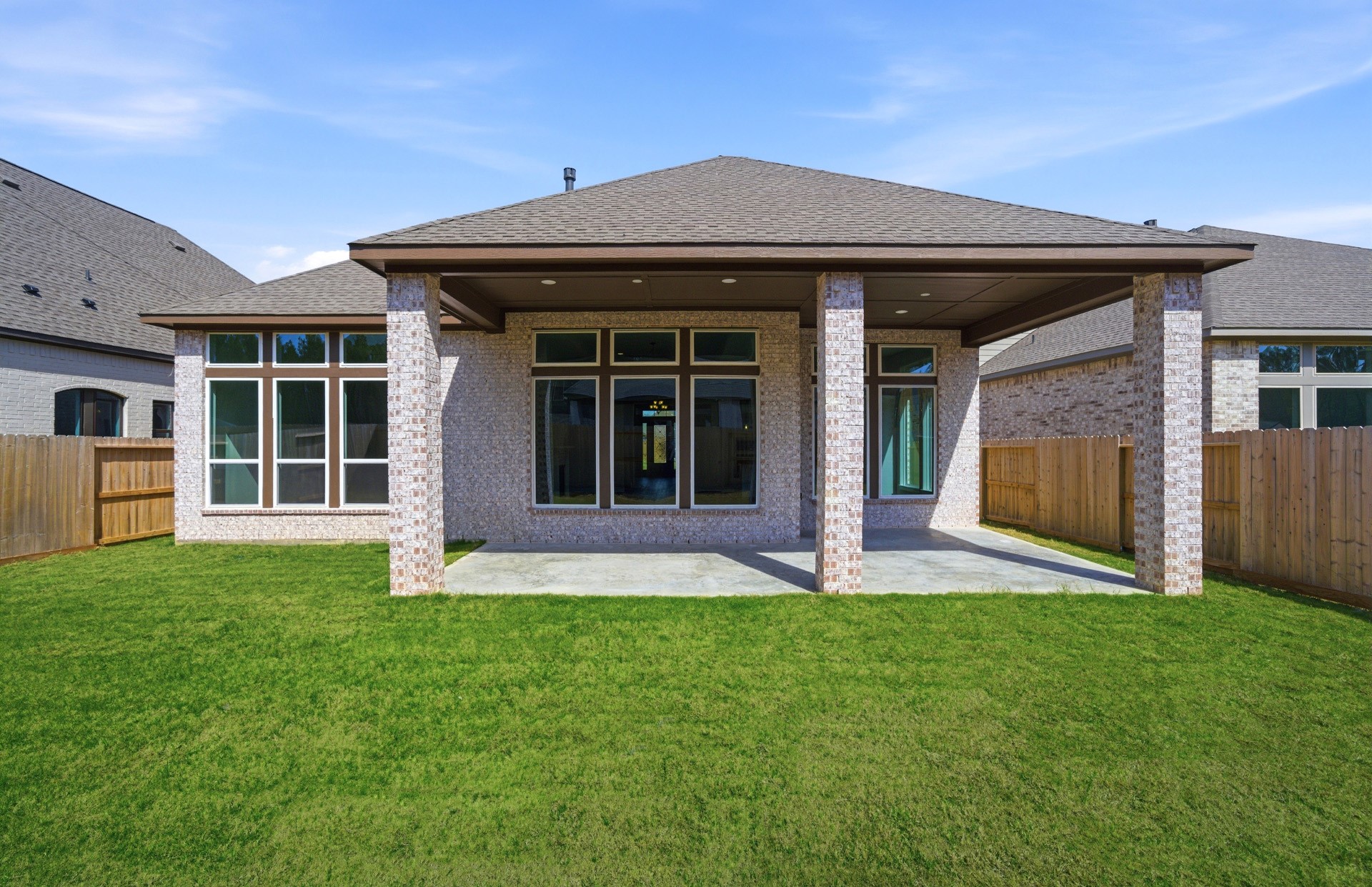 9726 Roaring River Falls Lane, Porter, TX 77365